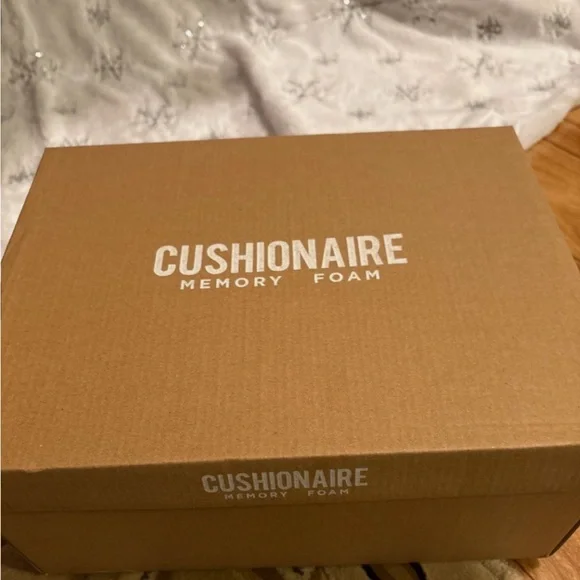 NWT & box Cushionaire memory foam modern black boots, 1.5 inch heel, size 9 - Picture 5 of 10